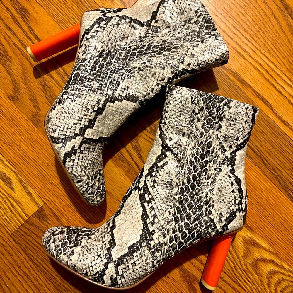 Cape Robbin SnakeSkin Boots✨